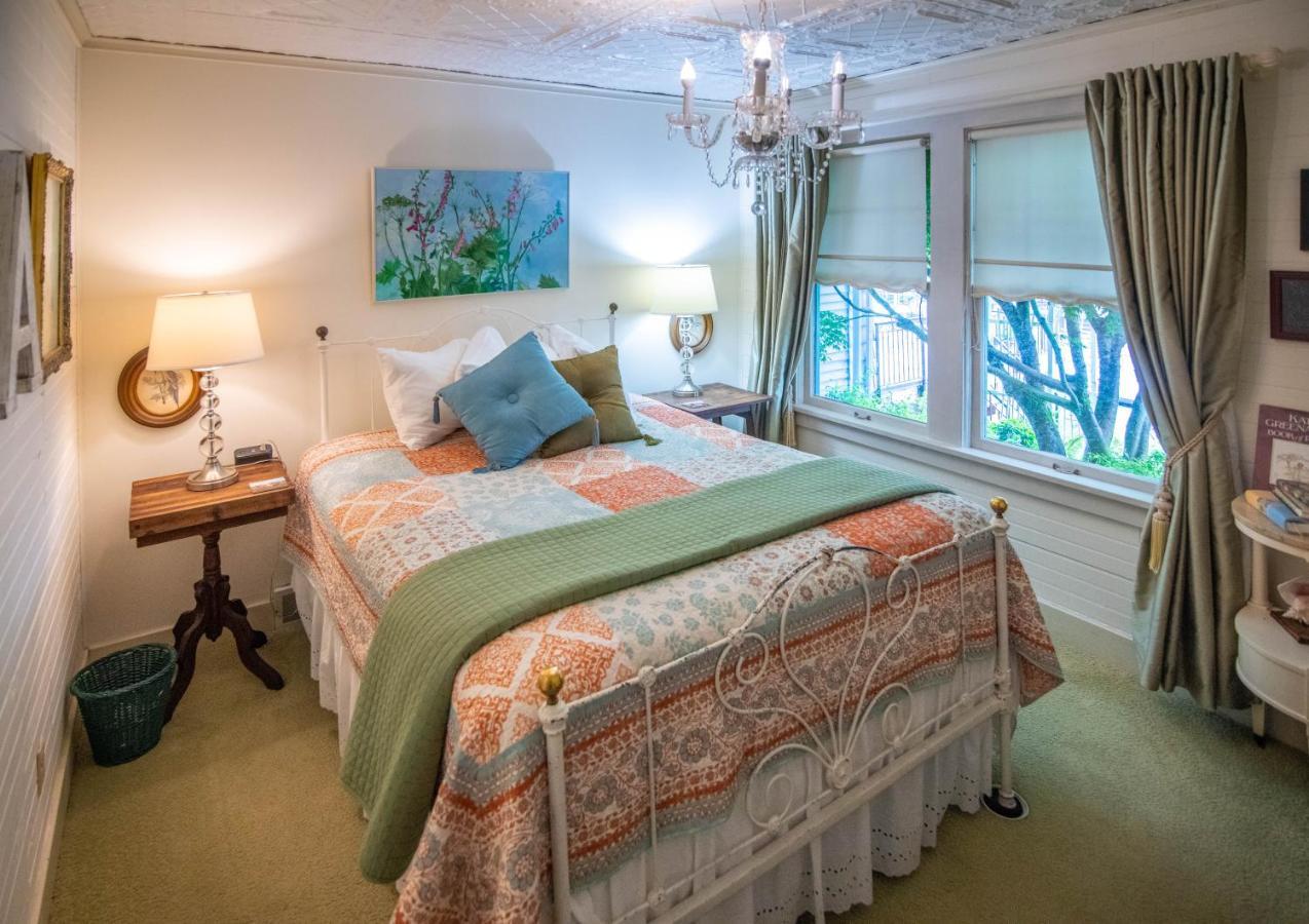 Clementine'S Guest House & Vacation Rentals Астория Экстерьер фото