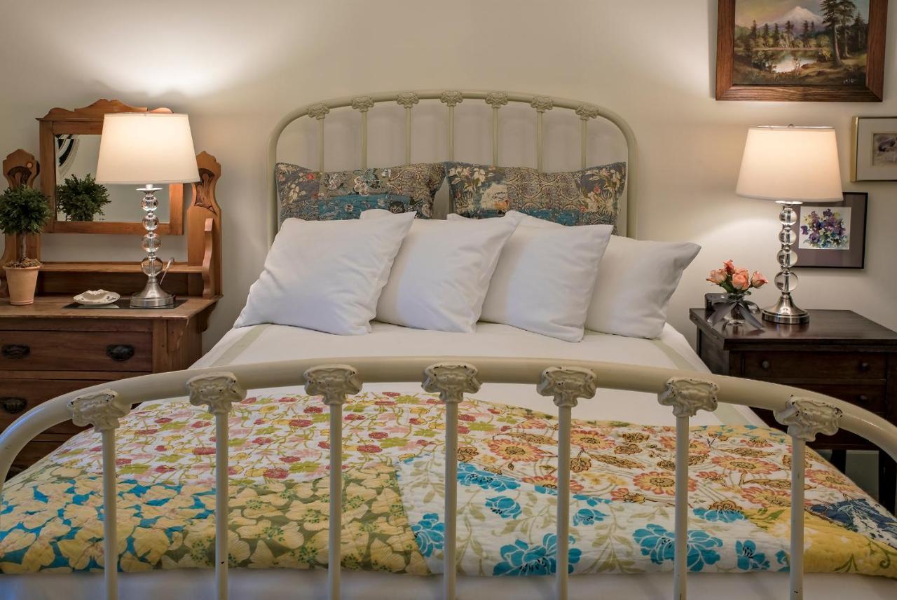 Clementine'S Guest House & Vacation Rentals Астория Экстерьер фото