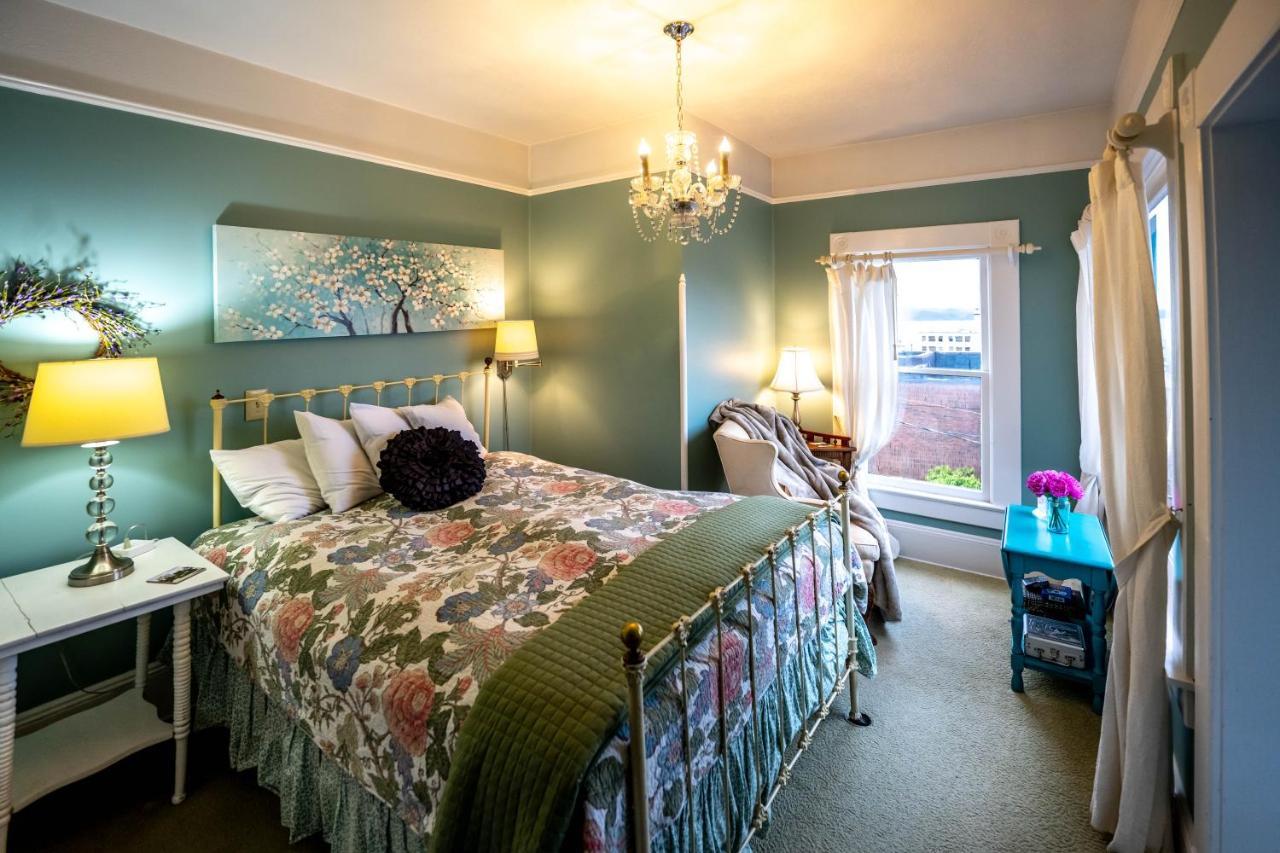 Clementine'S Guest House & Vacation Rentals Астория Экстерьер фото