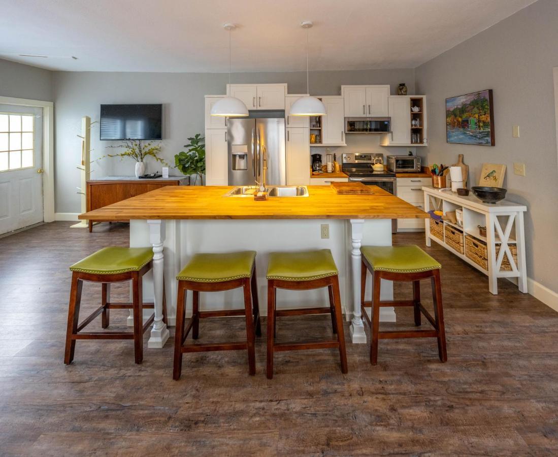 Clementine'S Guest House & Vacation Rentals Астория Экстерьер фото