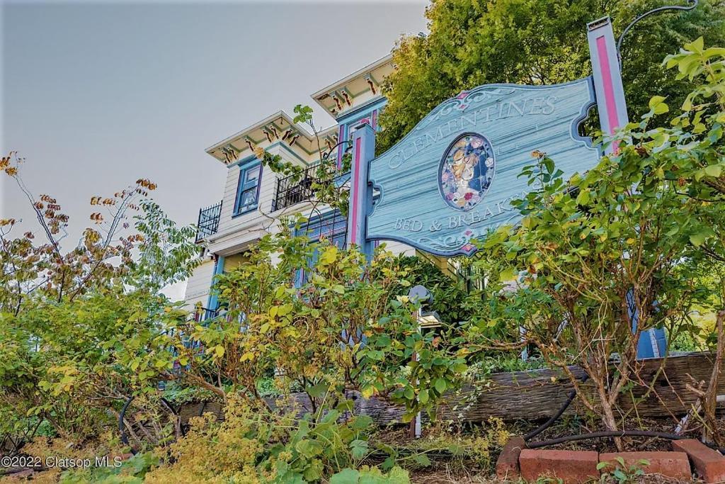 Clementine'S Guest House & Vacation Rentals Астория Экстерьер фото